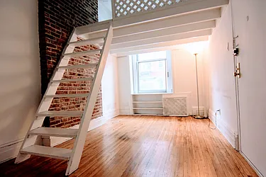 Rented by HOLTON REAL ESTATE INC.