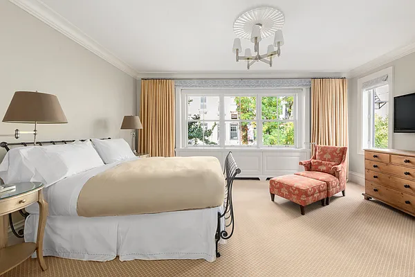 Sold by Douglas Elliman | media 14