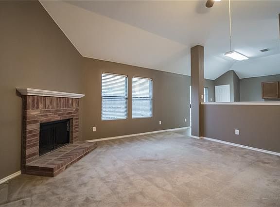 5th image of 908 Oakcrest Dr
