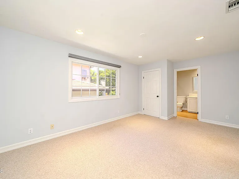 4330 Bel Aire Dr — Photo 28