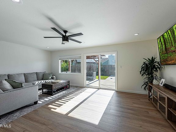5th image of 3932 Flower St