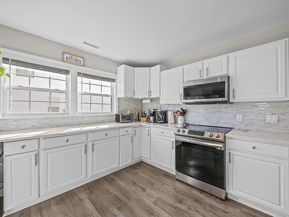 1st image of 220 Honeywell Way
