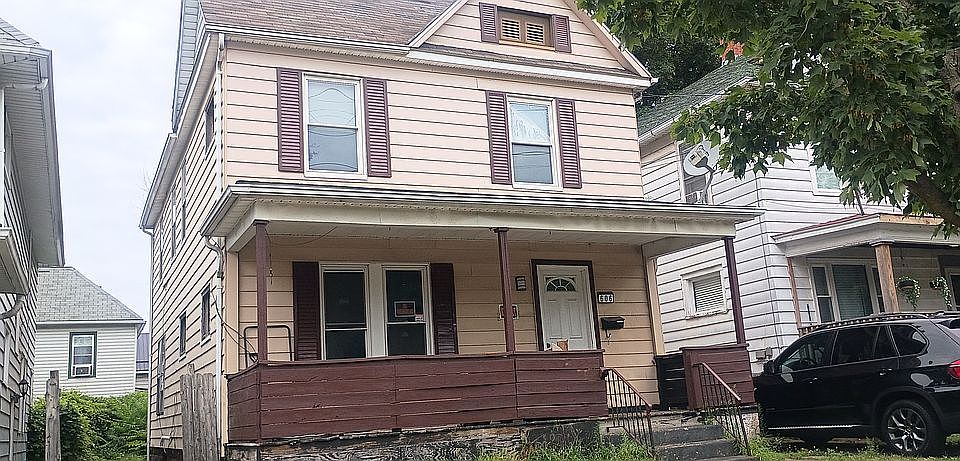 1st image of 606 E 6th St
