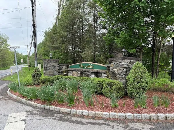 30 Naples Drive, Poughkeepsie, NY 12603