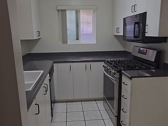 3rd image of 686 S Ardmore Ave #401