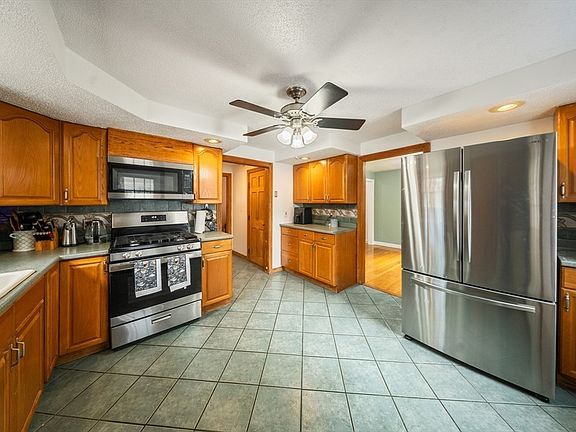 4th image of 1078 Liberty St