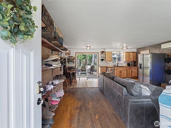 2nd image of 4653 Wishkah Road