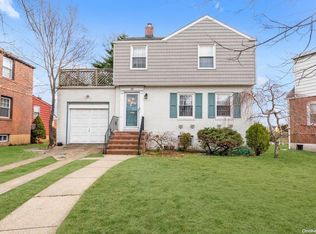 15 Elderberry Ln, Valley Stream, NY 11581