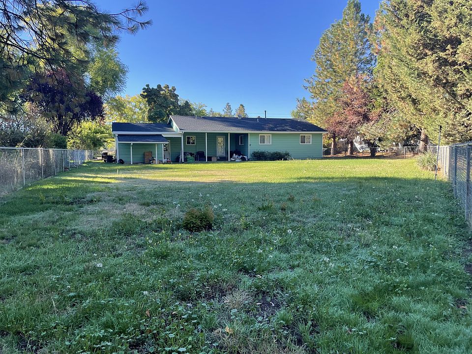 2nd image of 2494 Robin Ln