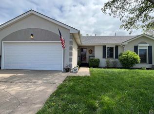 1562 SW Cheyenne Hills Rd, Topeka, KS 66604