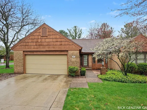 314 Foxcroft Cir, Holland, MI 49423