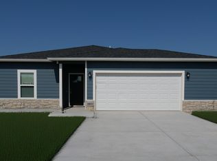1032 Spring Creek Rd, McPherson, KS 67460
