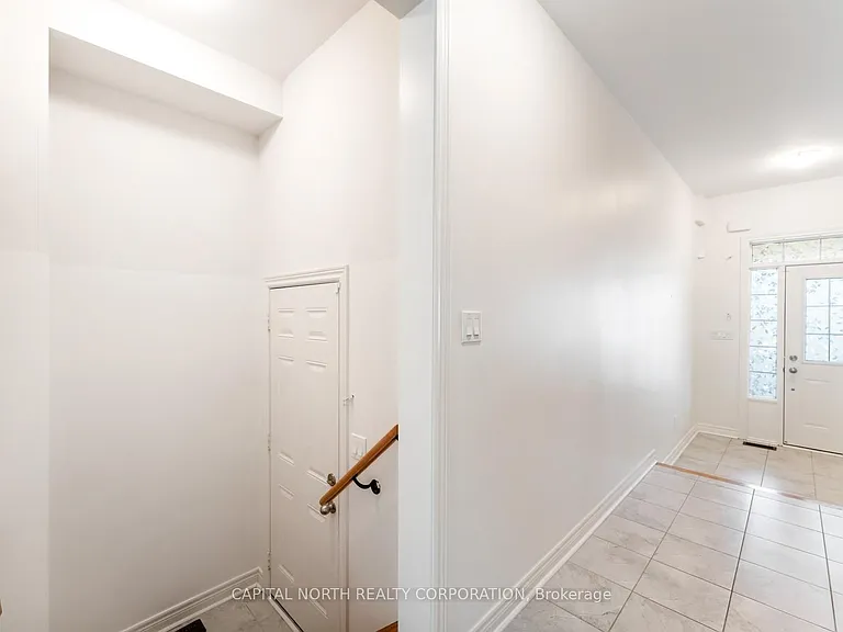 84 Fortis Cres — Photo 17