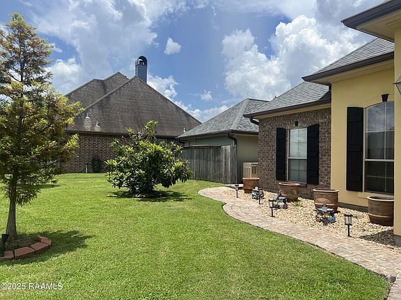 5th image of 102 Gaslight Ln