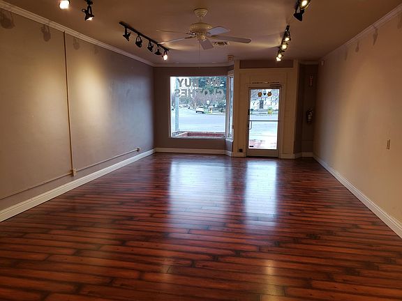 3rd image of 1035 Drever St