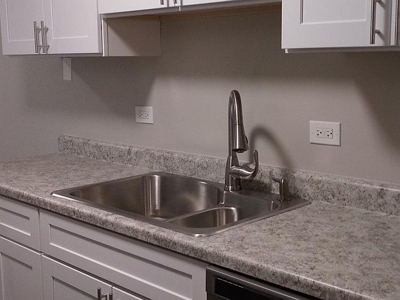3rd image of 16W671 Mockingbird Ln APT 107