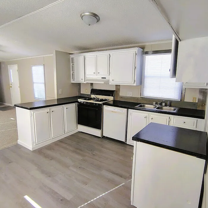 3 bed, 2.0 bath, $875 — Photo 2