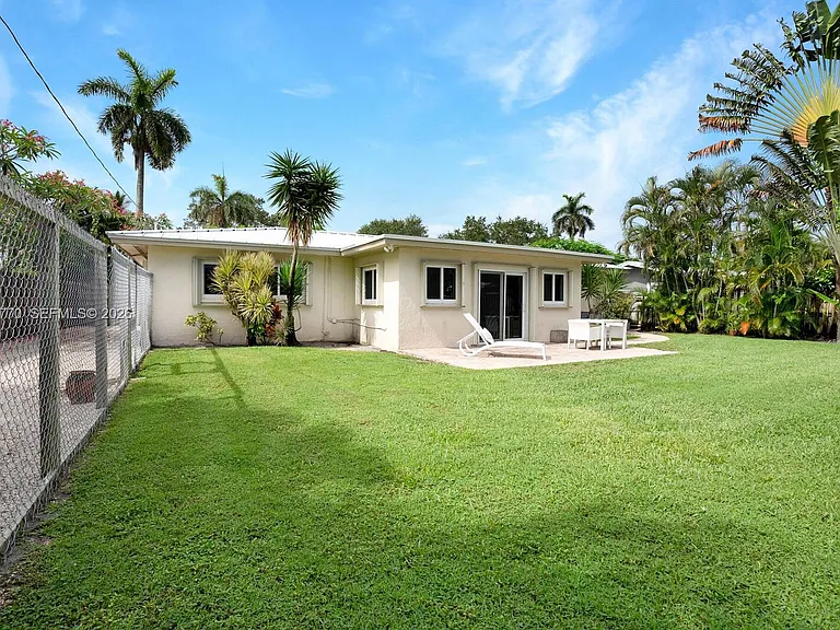 1365 SW 9th St — Photo 18