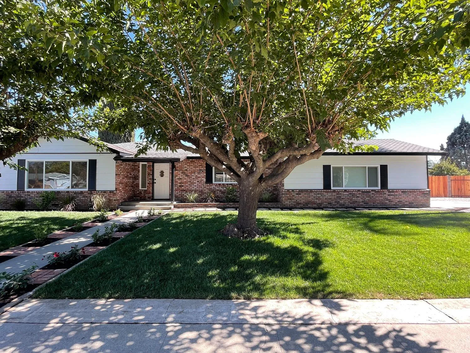 3101 Wycliffe Dr photo 1
