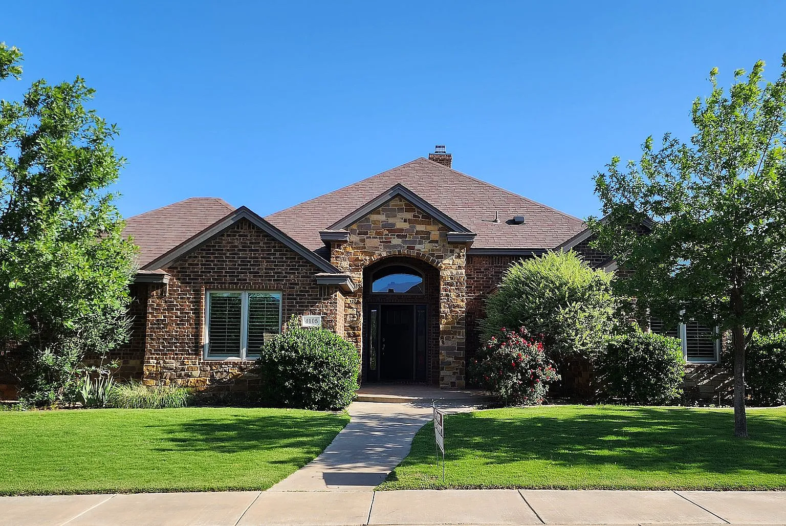 Stunning 4/3/2 With A Bonus Room In Cooper Isd — Photo 1