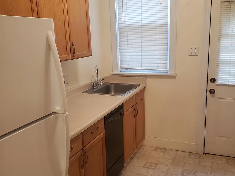 522 Lloyd St — Photo 7
