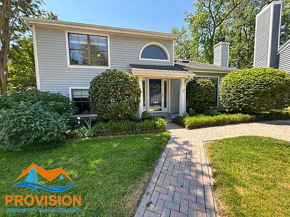 3rd image of 907 Berwick Dr
