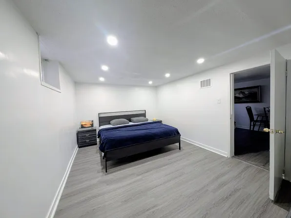 (undisclosed Address), Mississauga, ON L5C 1K2