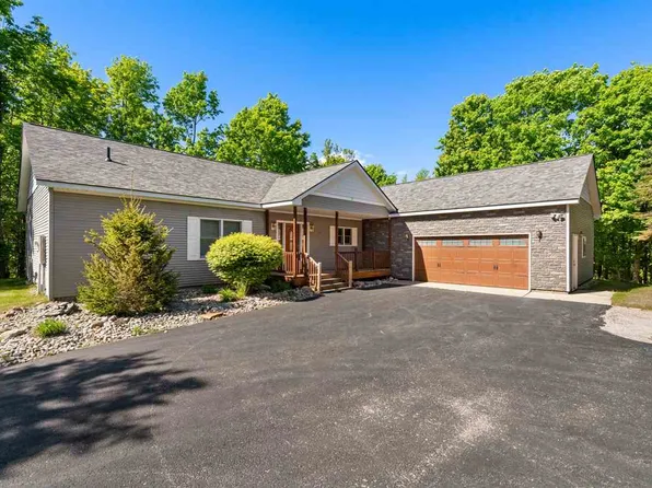 316 Foster Woods Rd, Petoskey, MI 49770