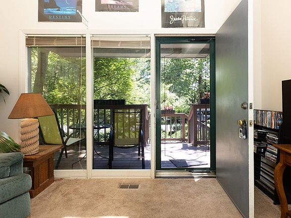 3rd image of 151 Kaylor Cir