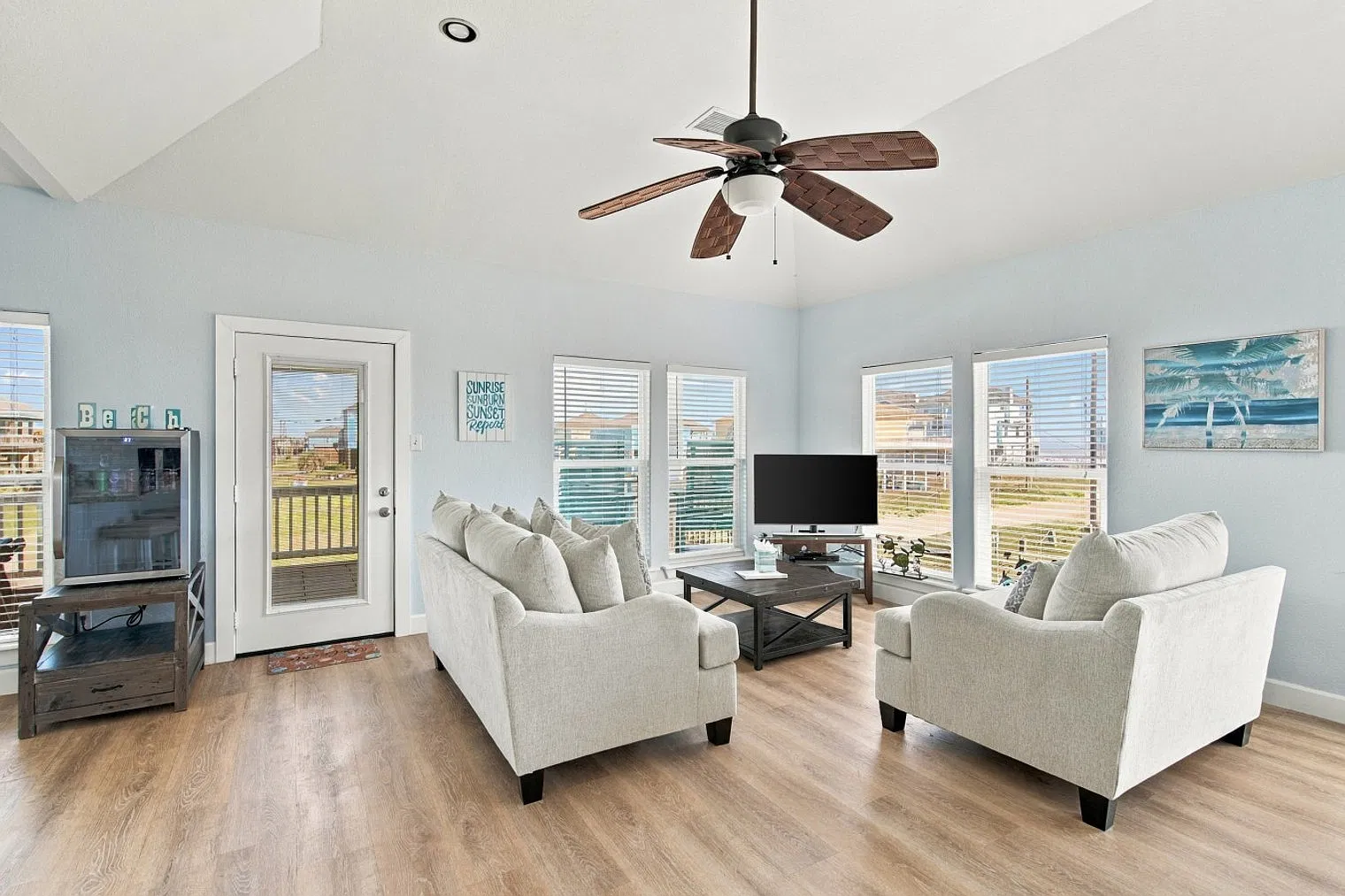 4 bed, 2.0 bath, 1808 sqft, $3,749 — Photo 4
