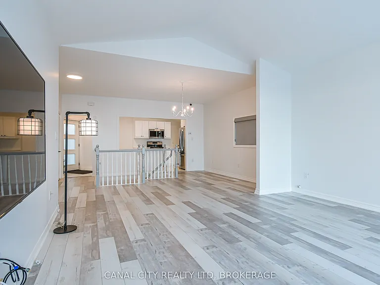 6 Colton Ave — Photo 10