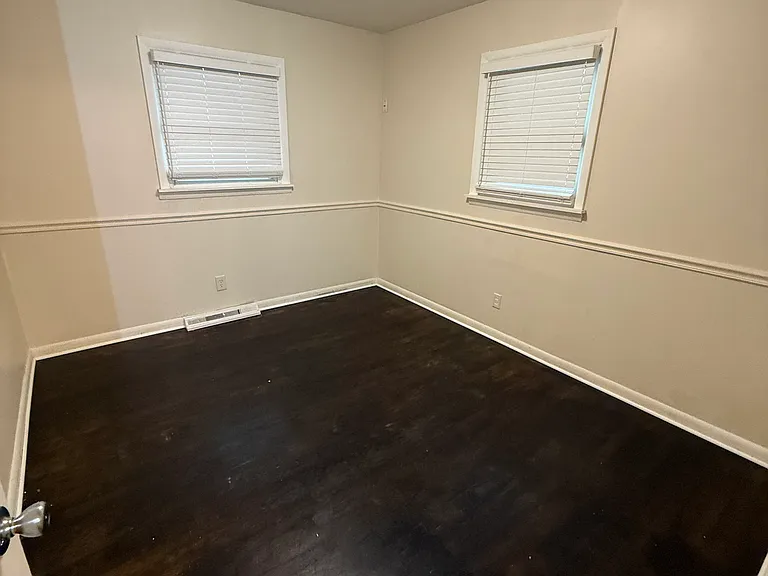 3906 Blackington Ave — Photo 8