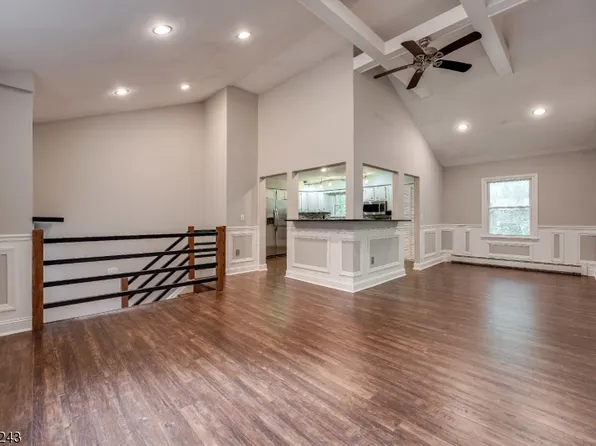 3 Smith Trl, Hopatcong Boro, NJ 07843