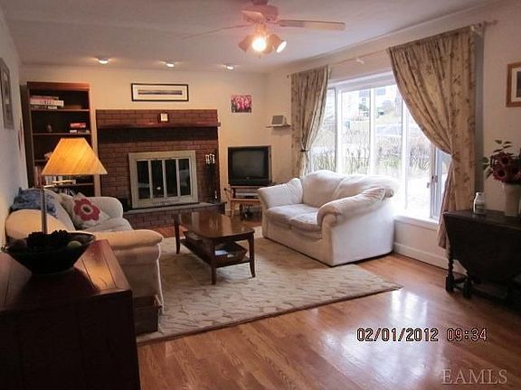 5th image of 27 Wells Ave