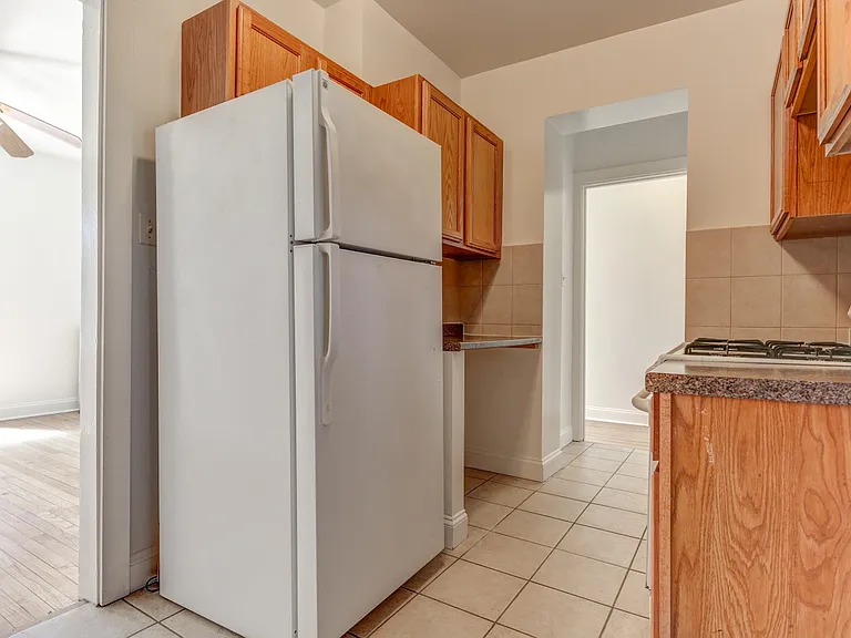 1 BR 725 Kitchen