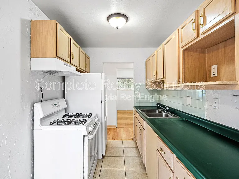 125 Perthshire Rd — Photo 12