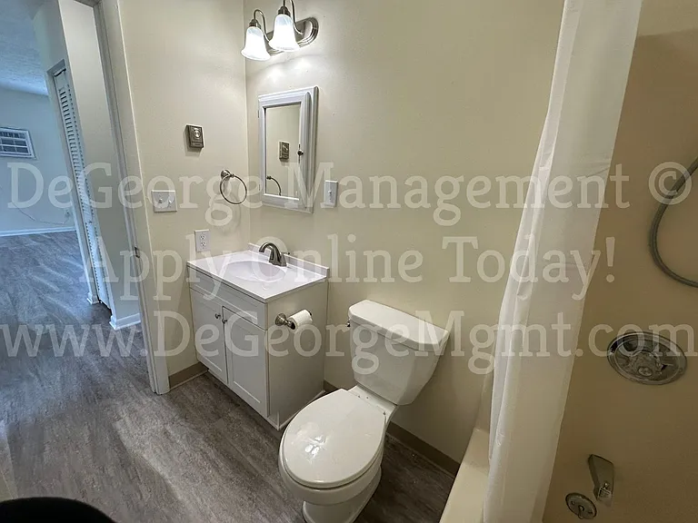 Parkway Apartments — Photo 37