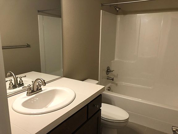 3rd floor guest bathroom