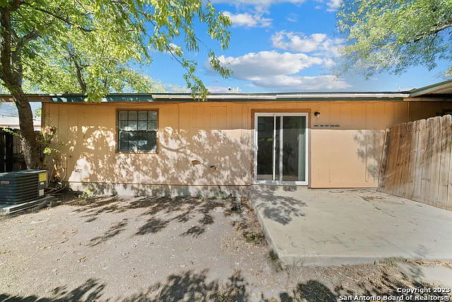 206 Bexar Dr — Photo 25