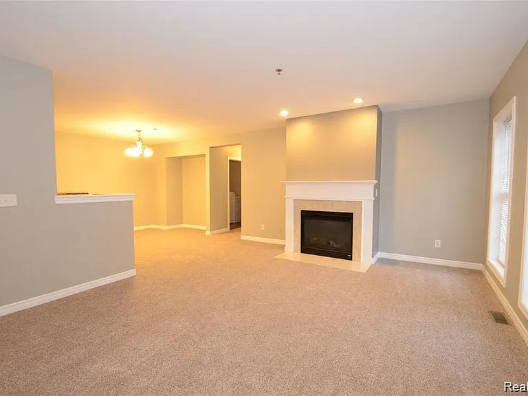 263 S Village Way #23 — Photo 8