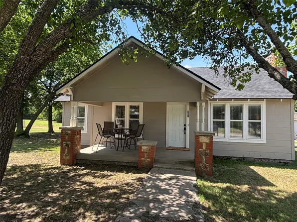 301 Spring St, Forestburg, TX 76239