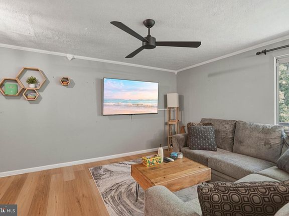 5th image of 59 Sweetfern Ct
