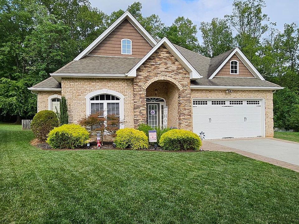 1st image of 204 Creekview Ct