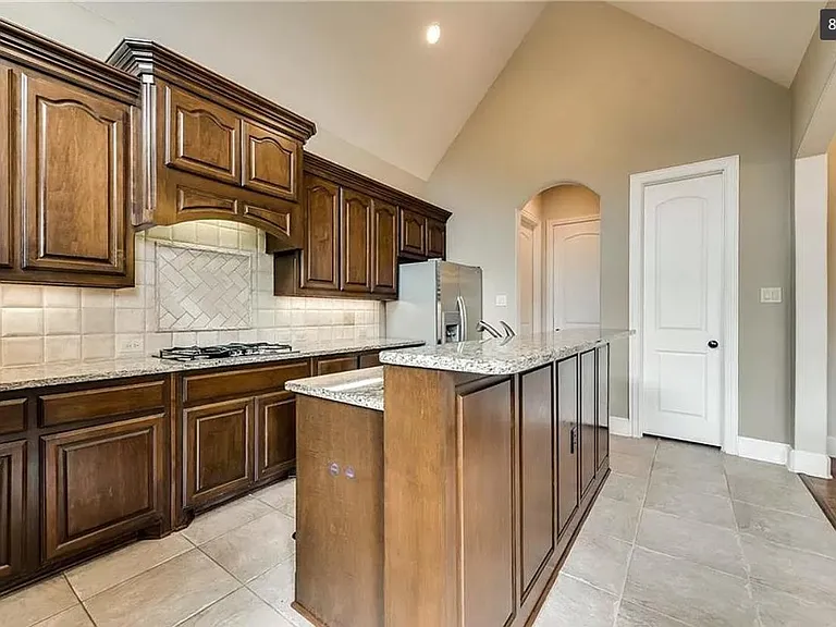 2501 Lady Viviane Ln — Photo 8