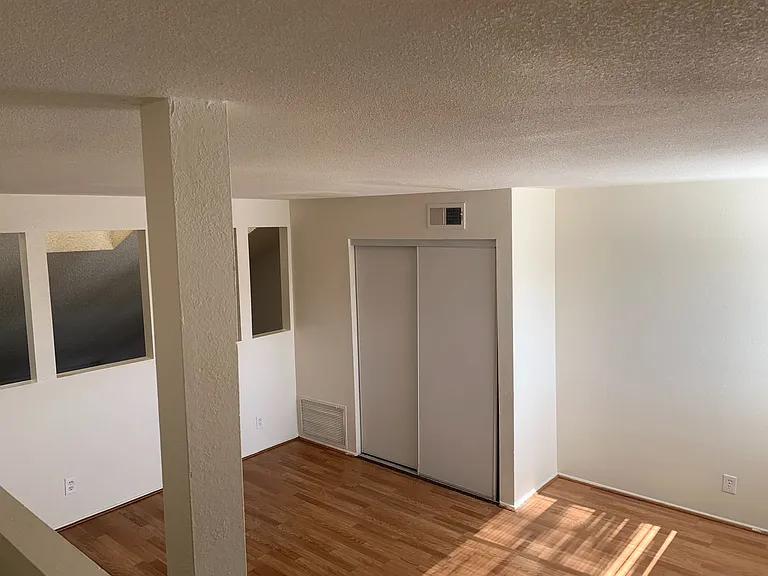 958 E Avenue Q #12 — Photo 16