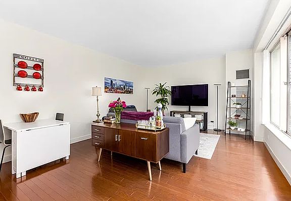 3rd image of 200 E 69th St APT 5O