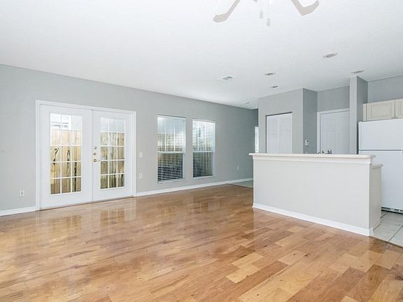 4th image of 404 S Willow Ave APT D