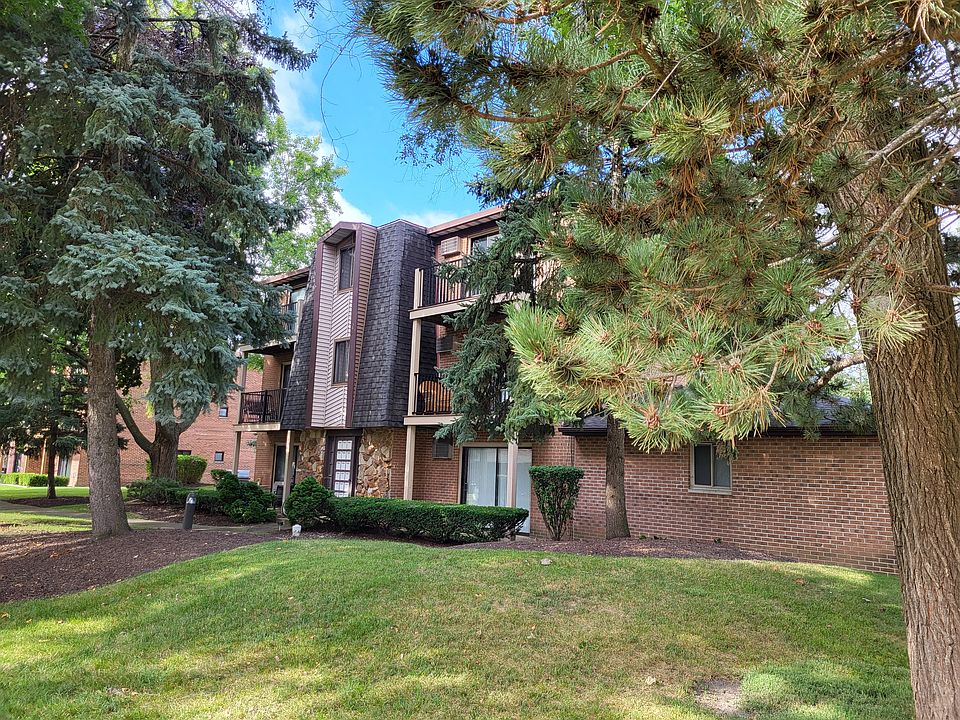 1st image of 728 W 65th St #6