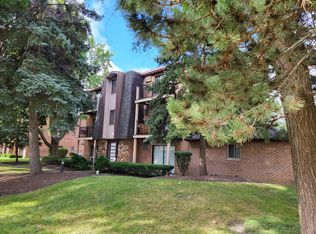 728 W 65th St #6, Westmont, IL 60559