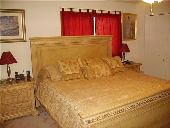 5th image of 300 Woodridge Cir Unit E